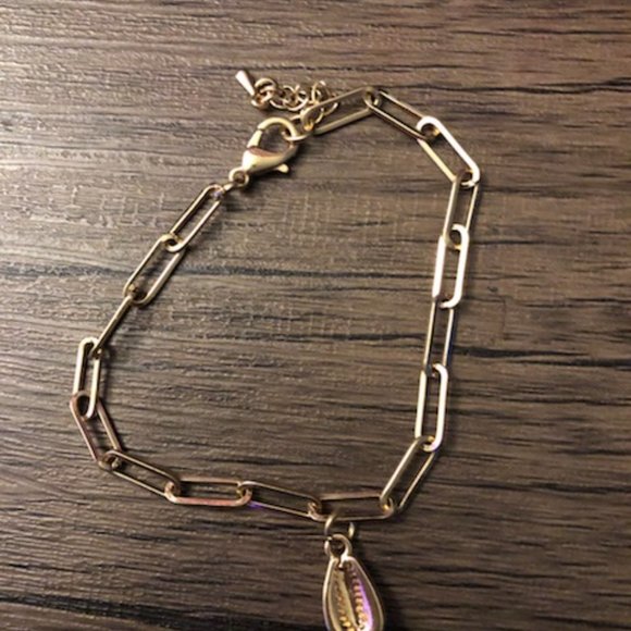 NWOT Gold Colored Chain Bracelet - Picture 2 of 4